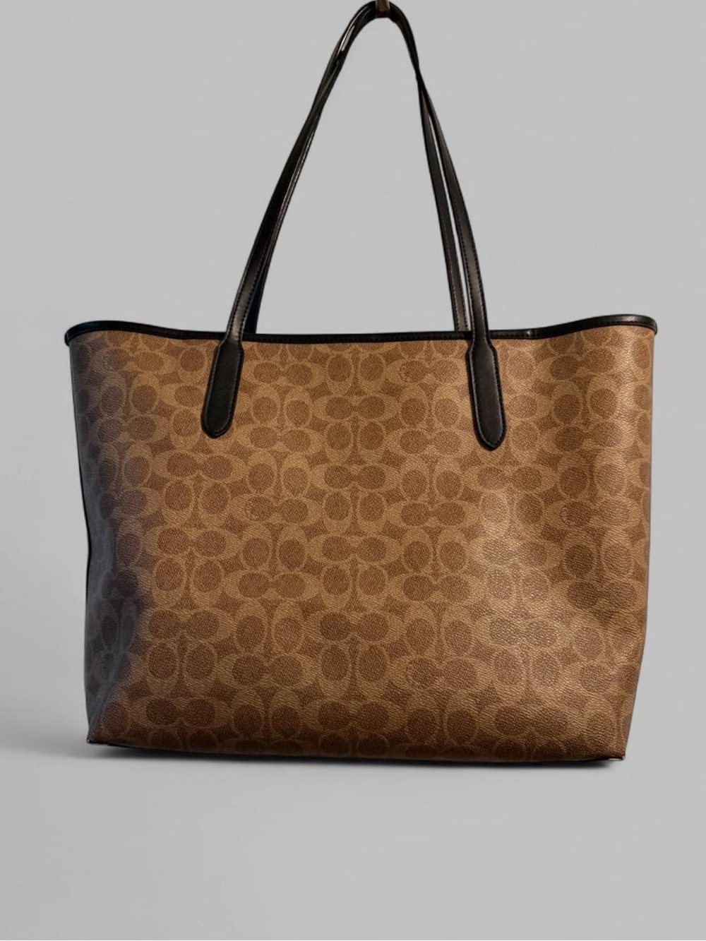 Unique Authentic Coach Purse - Picture 2 of 3